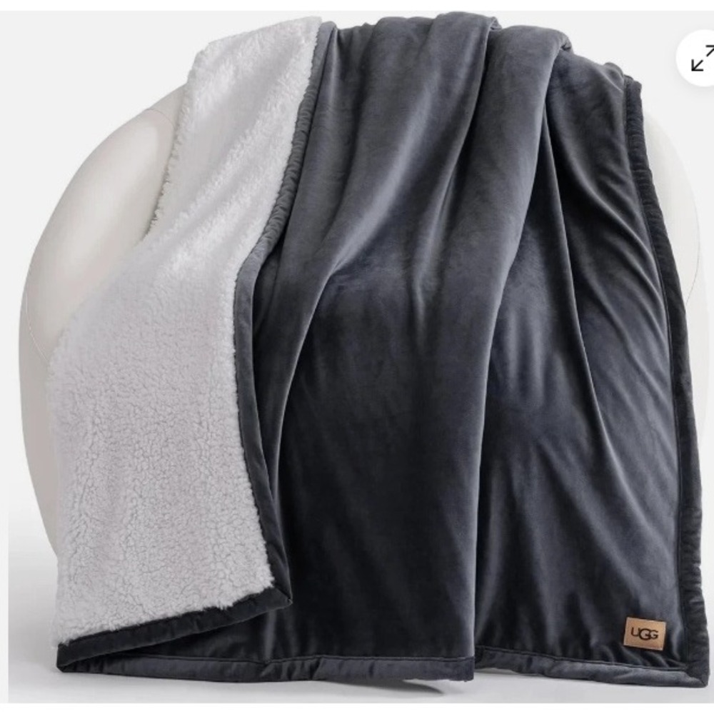 UGG Reversible Avery Sherpa Throw Blanket Blue-Grey Faux Shearling 50x70"